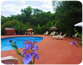 Piscina con solarium